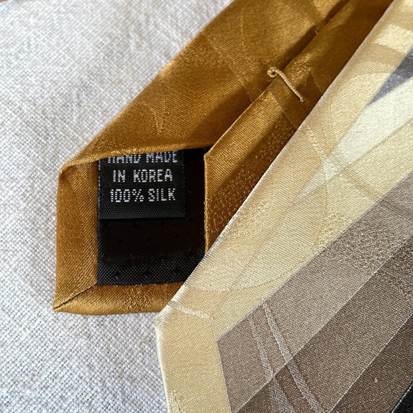Versailles by Piattelli gold toned tie w black, gray, brown, geometric design - Picture 3 of 6